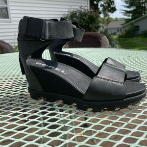 Black Sorel wedges